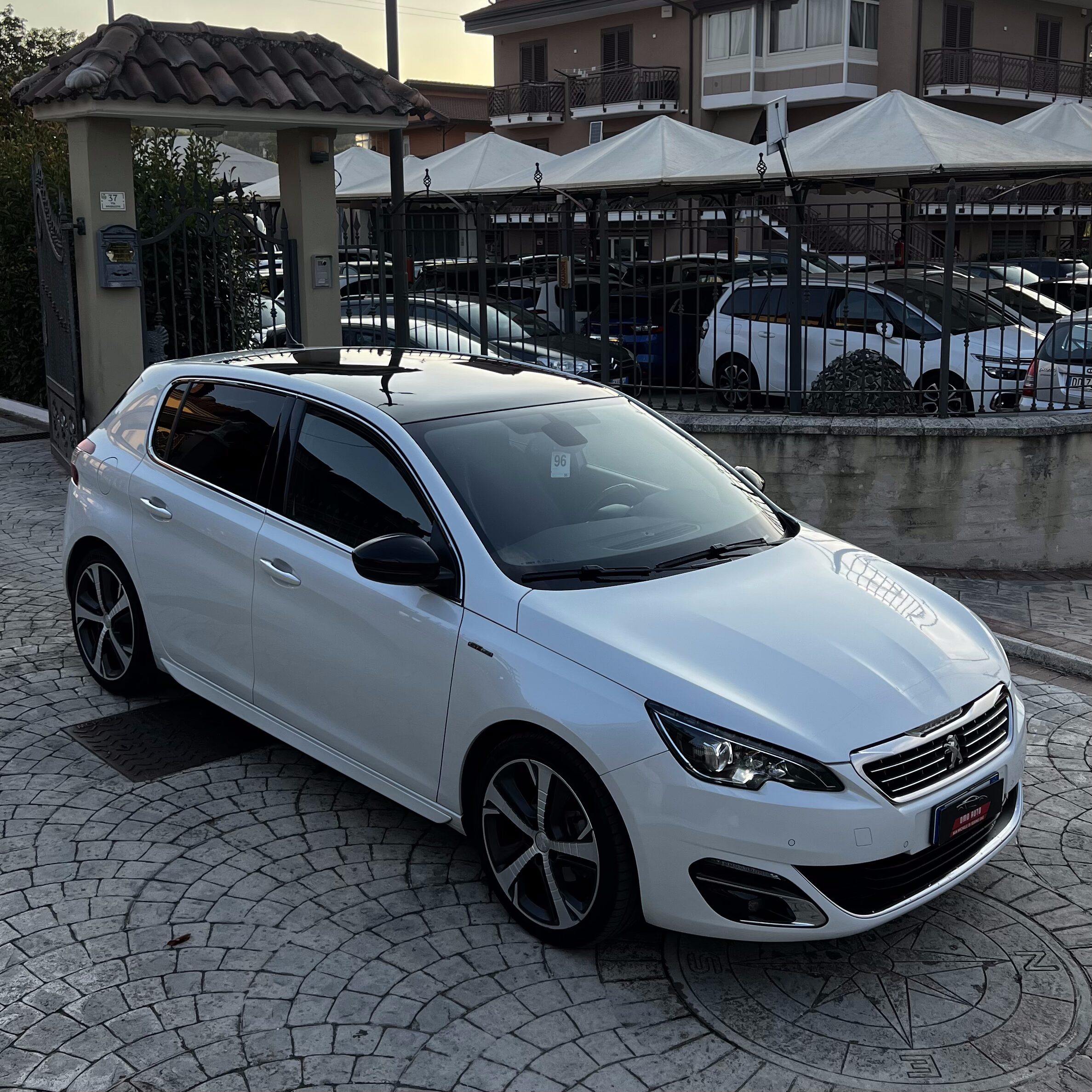 
								Peugeot 308 GT-Line 1.6 BlueHDi 120 CV – Bianco Perla completo									